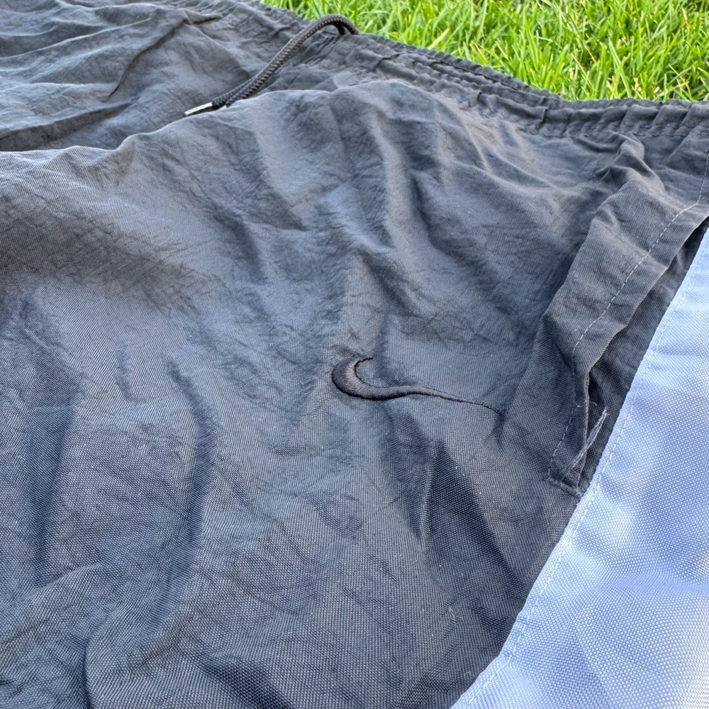 Vintage Nike Men's Black Parachute Pants